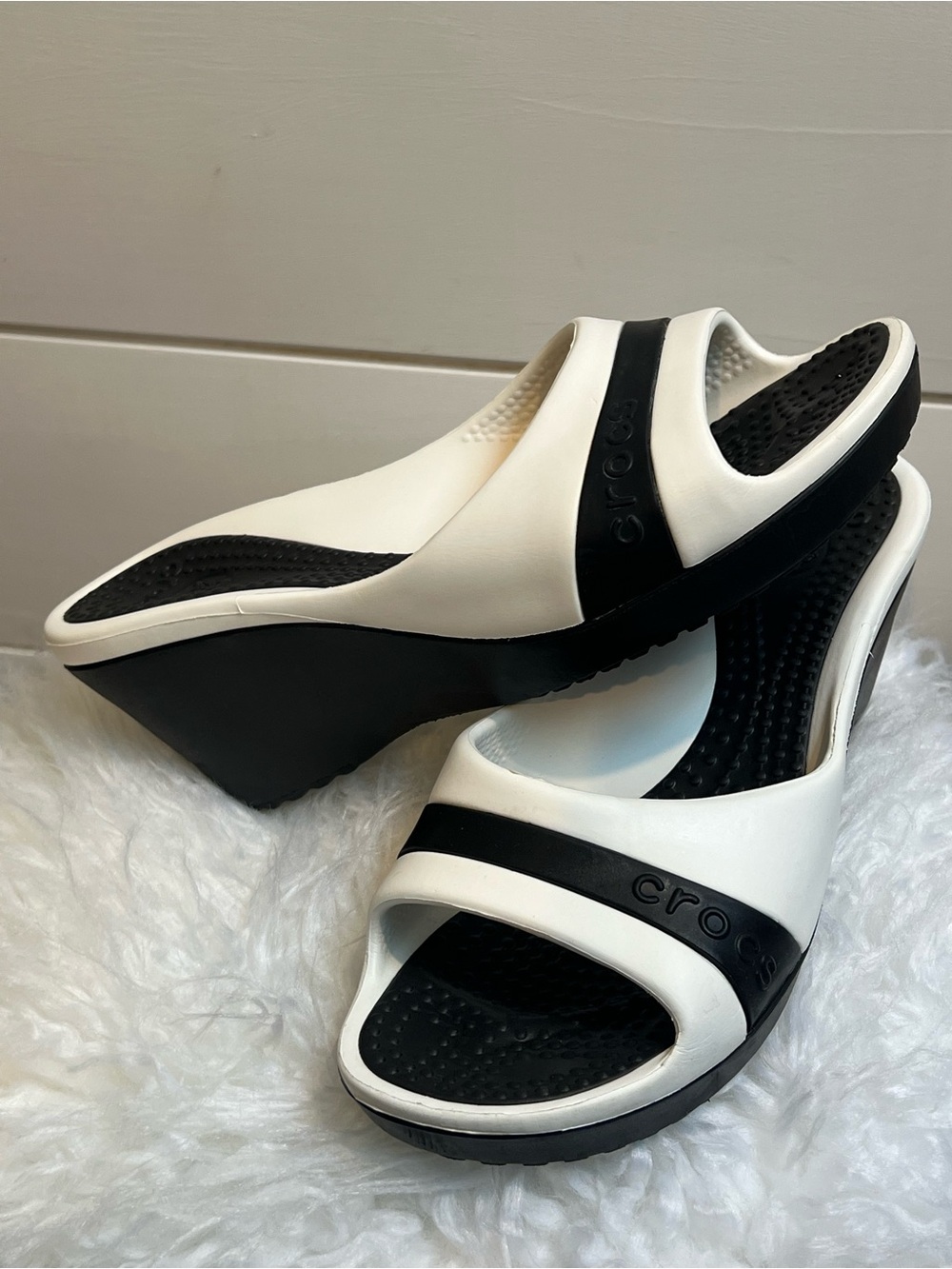 Crocs Sassari Women's Size 9 | Black White Wedge Heels Open Toe | Pool Boat - Picture 4 of 13